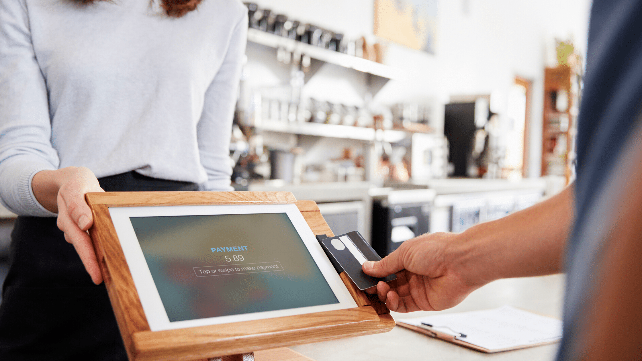 Why Restaurants Should Consider Going Cashless (For Good)